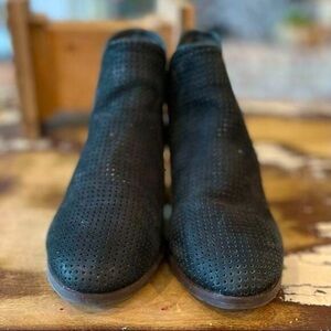 Steve Madden Size 6.5 Kolina Perforated Black Leather Ankle Boot